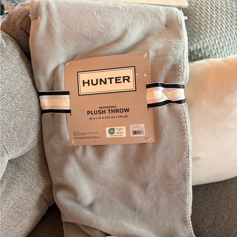 HUNTER Grey Fleece throw